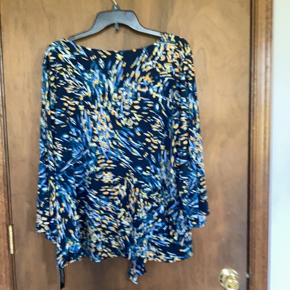 Relist3/24 Zac & Rachel abstract print top with stretch tie detail at hemline 2X - Picture 14 of 17